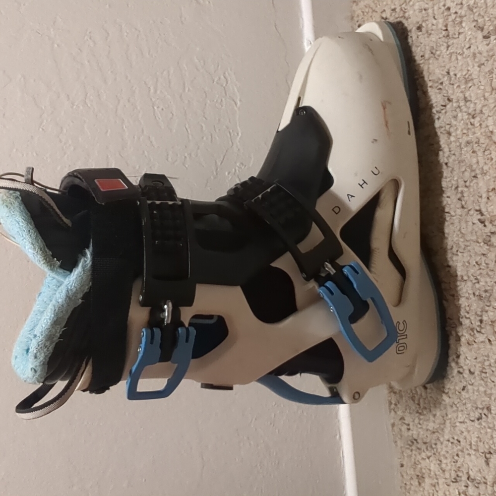Dahu ski boots
